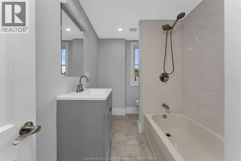 1525 Dougall — photo 18 of 39