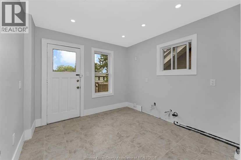 1525 Dougall — photo 19 of 39
