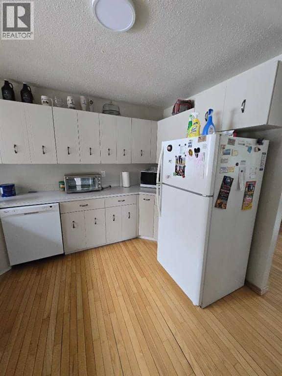 805 8 Street — photo 13 of 40