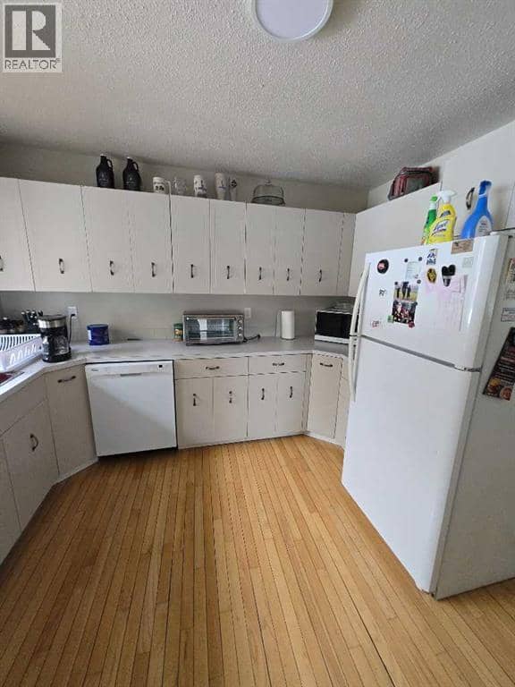 805 8 Street — photo 14 of 40