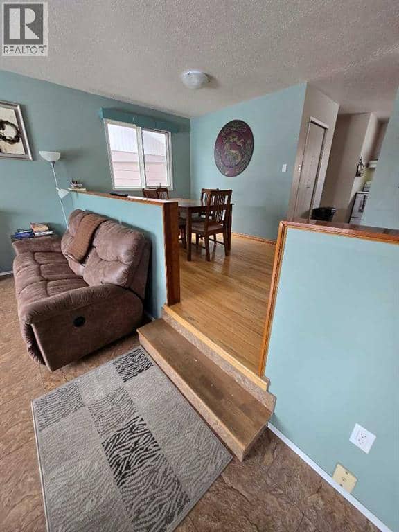 805 8 Street — photo 10 of 40