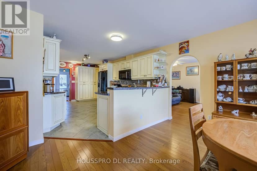 2683 Lakeshore Road E — photo 14 of 40