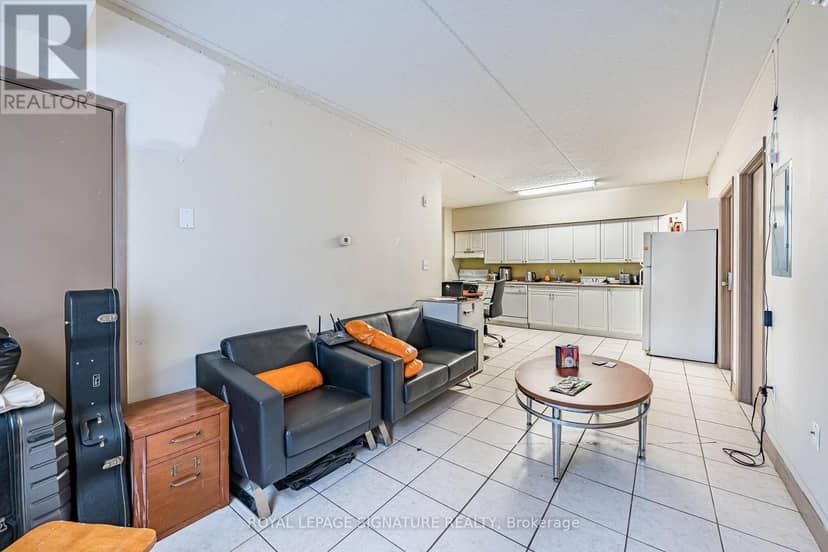 401 - 251 Lester Street — photo 17 of 40