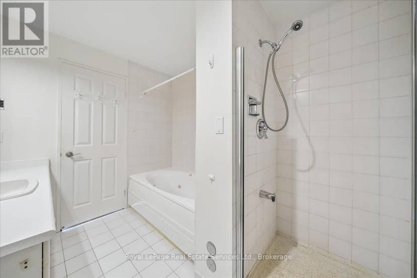 405 - 2511 Lakeshore Road W — photo 21 of 40