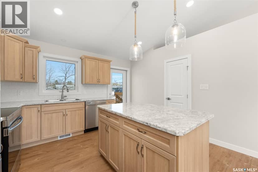 107 Valleyview DRIVE — photo 11 of 40