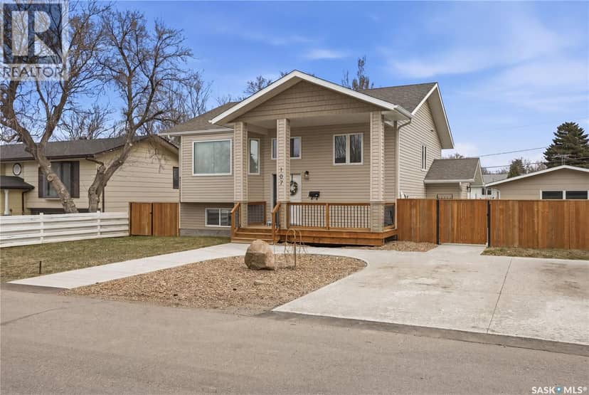 107 Valleyview DRIVE — photo 2 of 40