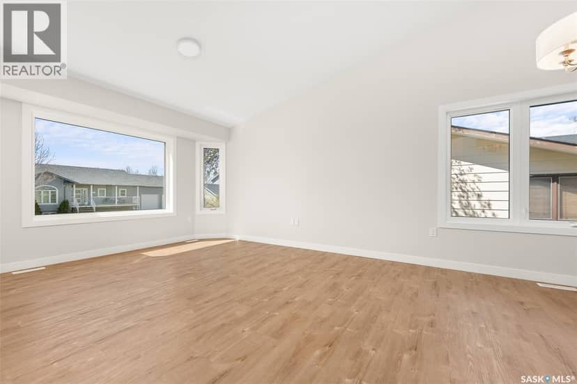 107 Valleyview DRIVE — photo 4 of 40