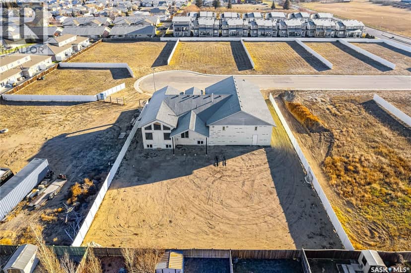 8 Loewen COURT — photo 10 of 33