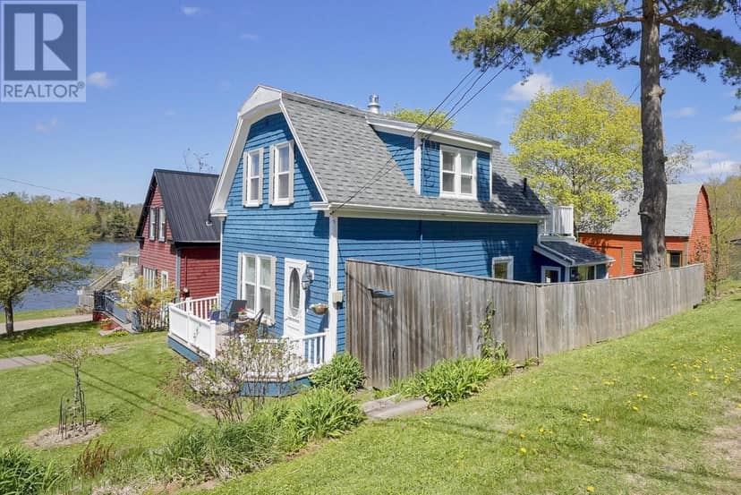 11 Locust Street — photo 3 of 37