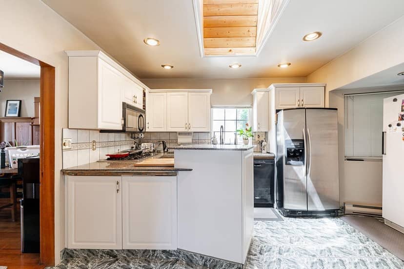 15410 VICTORIA AVENUE, White Rock, photo 7