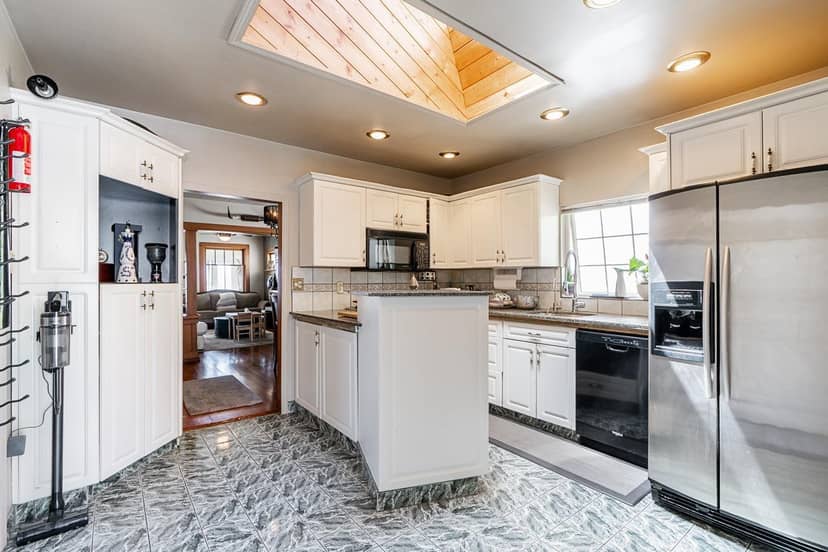 15410 VICTORIA AVENUE, White Rock, photo 5