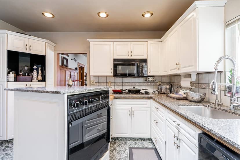 15410 VICTORIA AVENUE, White Rock, photo 8