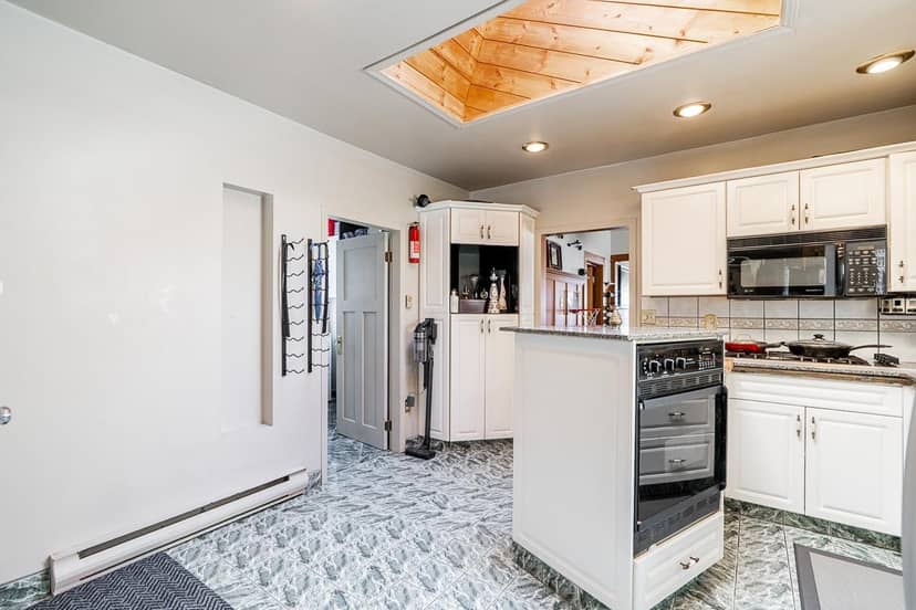 15410 VICTORIA AVENUE, White Rock, photo 6