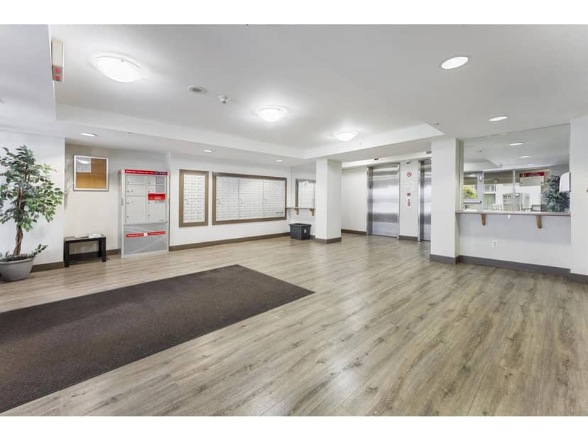 1604 10523 UNIVERSITY DRIVE, Surrey, photo 2