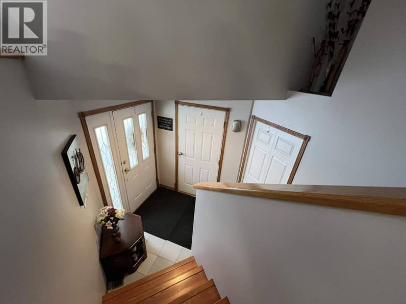 5323 MOUNTAINVIEW DRIVE, Fort Nelson, photo 2