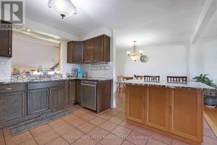 428 Bellevue Crescent — photo 10 of 31