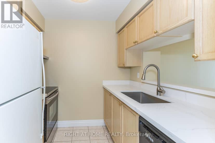 1706 - 3 Pemberton Avenue — photo 6 of 22