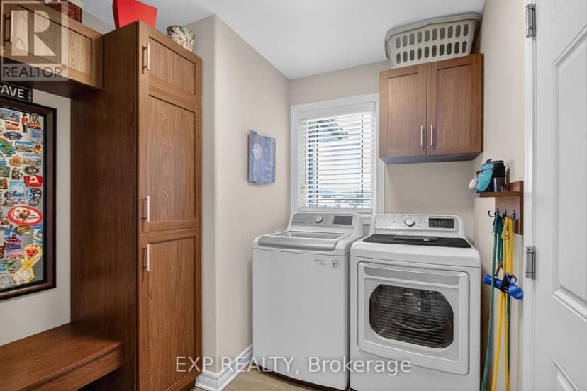 305 Moore Crescent — photo 14 of 40