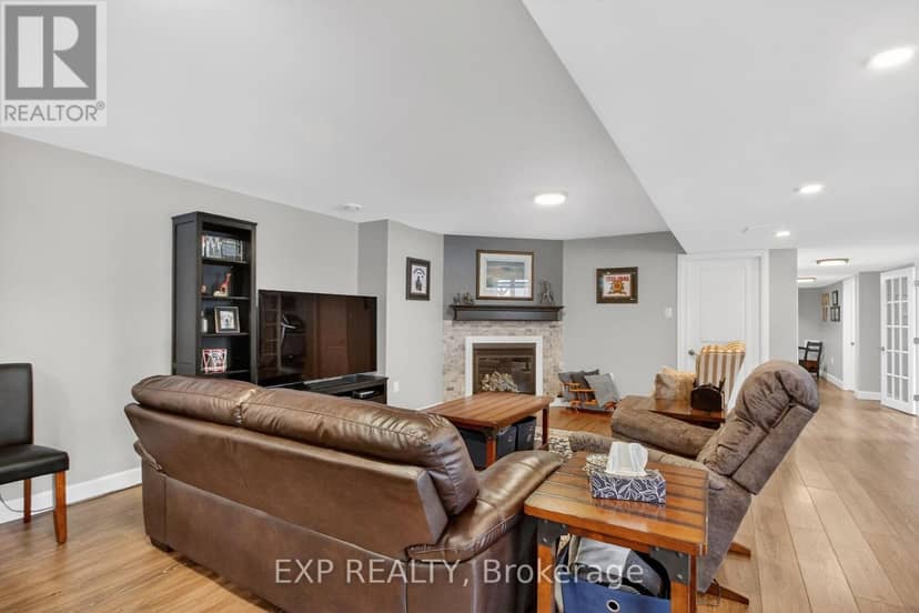 305 Moore Crescent — photo 32 of 40