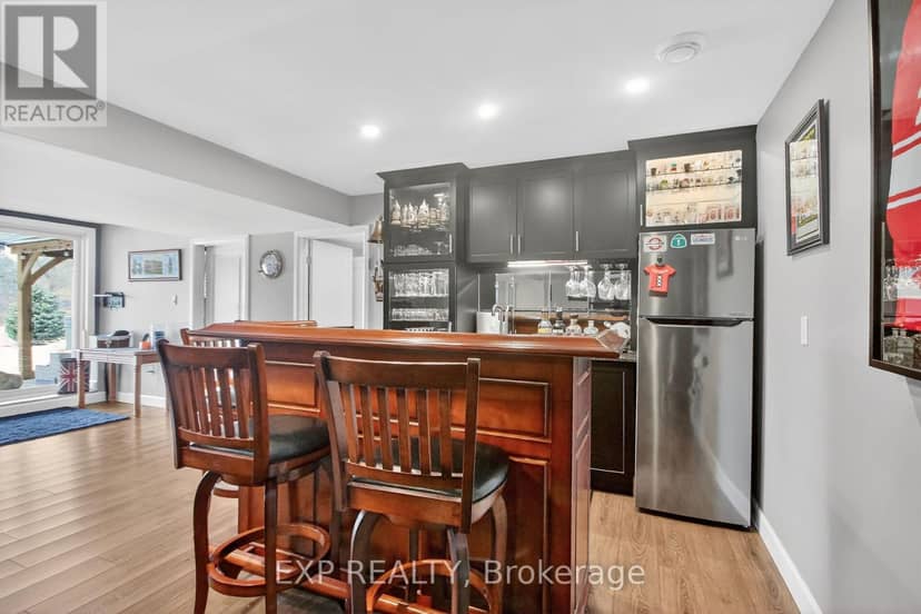 305 Moore Crescent — photo 34 of 40