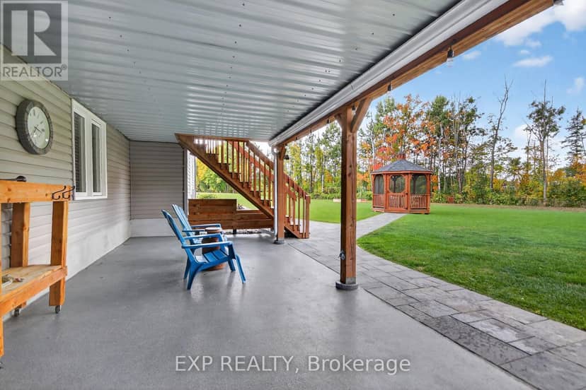 305 Moore Crescent — photo 39 of 40