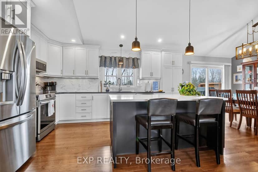 305 Moore Crescent — photo 8 of 40