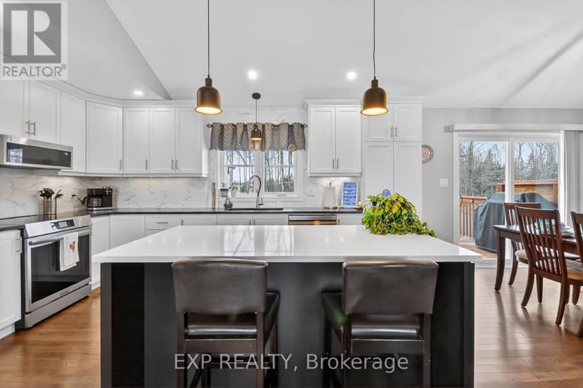 305 Moore Crescent — photo 9 of 40