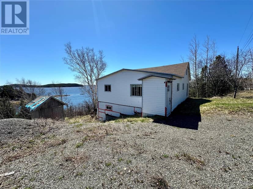 27 Village Cove Road W — photo 2 of 14