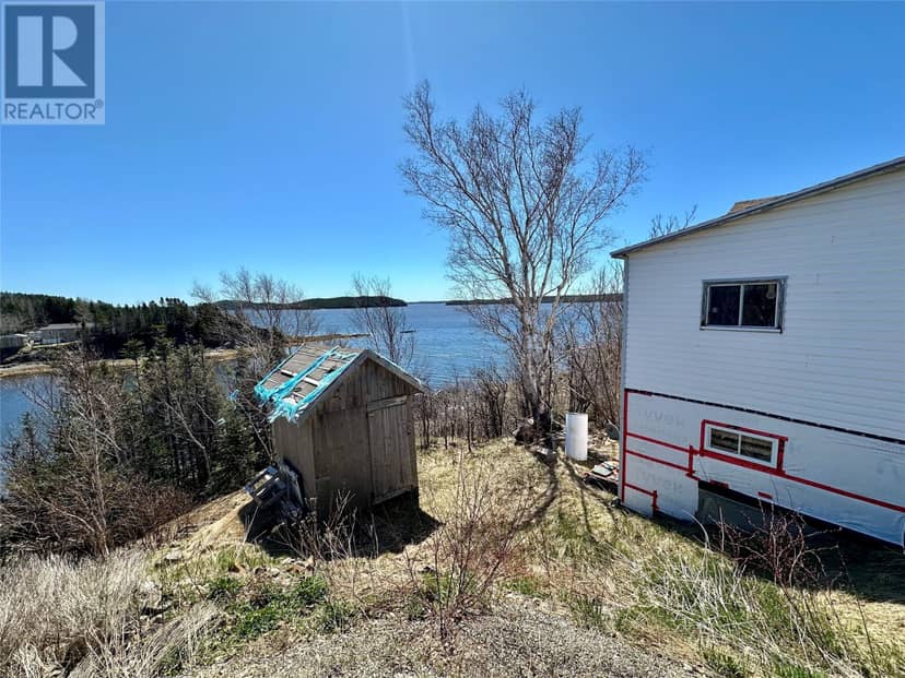 27 Village Cove Road W — photo 3 of 14