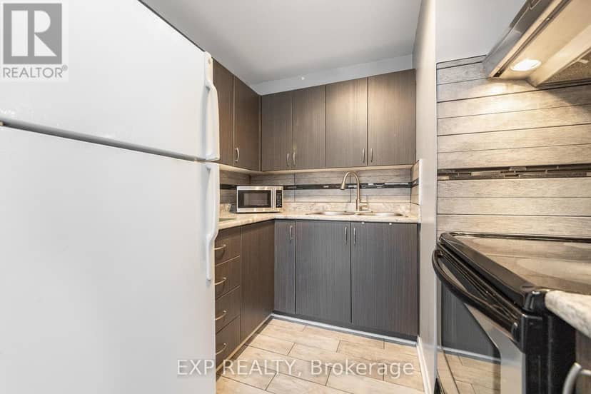 305 - 1490 Heron Road — photo 17 of 38