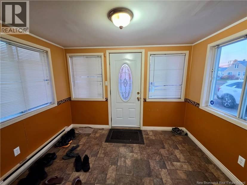 136 Shirley Avenue — photo 4 of 24