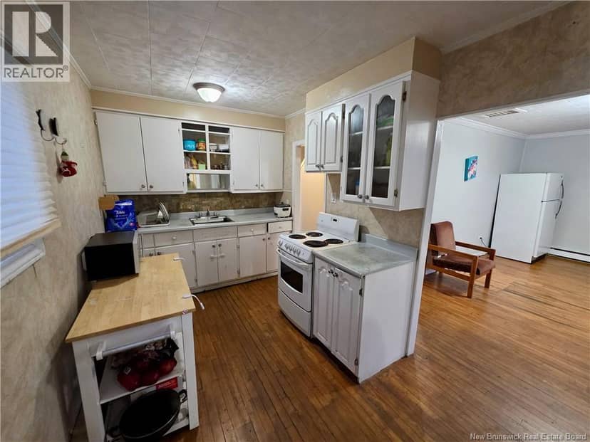 136 Shirley Avenue — photo 9 of 24