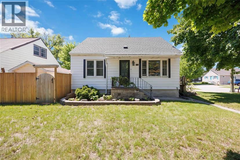 429 EAST STREET North — photo 1 of 30