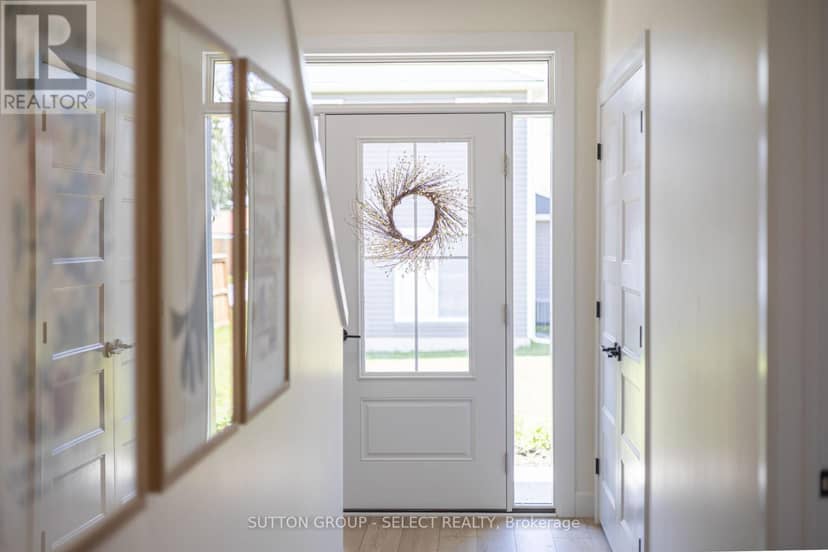 14 - 233 Upper Queen Street — photo 2 of 35