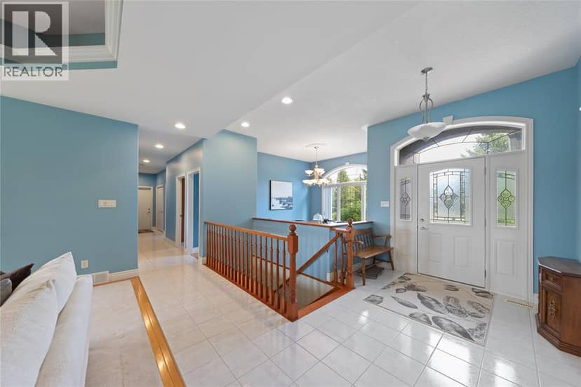 3633 Egremont Road, Plympton-Wyoming, photo 5