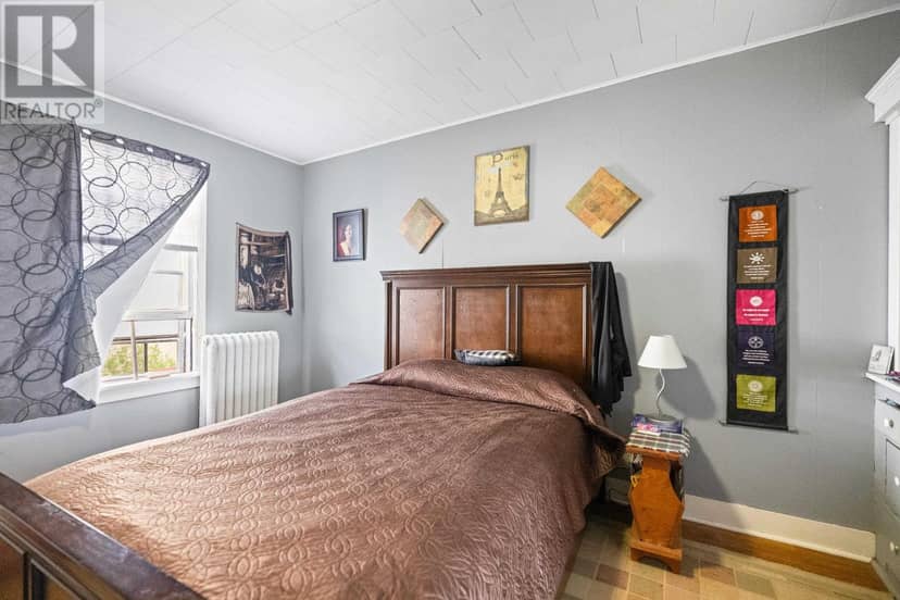 379 Oak Avenue — photo 15 of 22