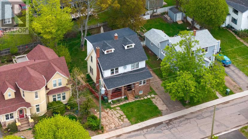 379 Oak Avenue — photo 2 of 22