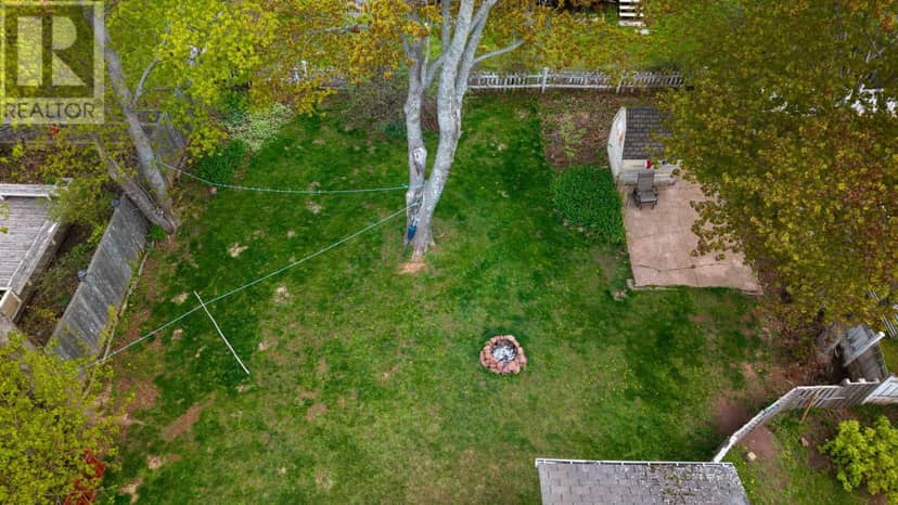 379 Oak Avenue — photo 4 of 22