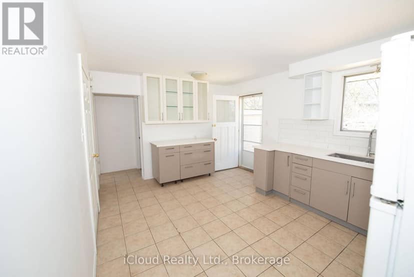 536 Glen Forrest Boulevard — photo 3 of 15