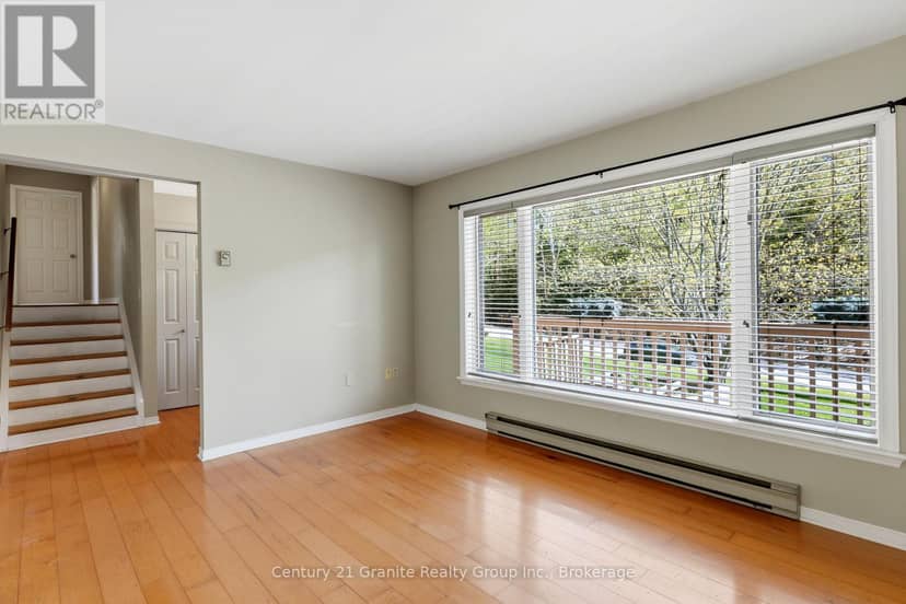 117 Riverside Drive E — photo 8 of 40