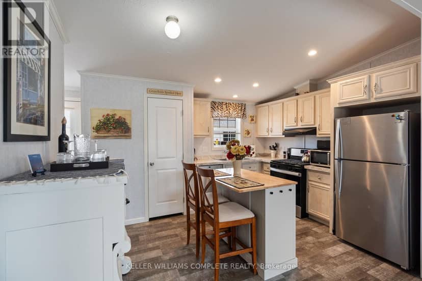 22 Copper Beech Drive — photo 7 of 29