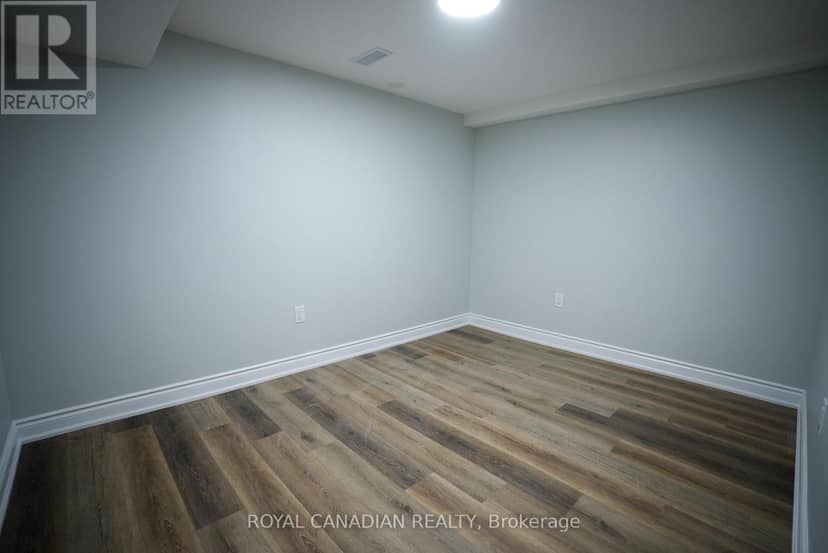 67 Sutherland Avenue — photo 28 of 34