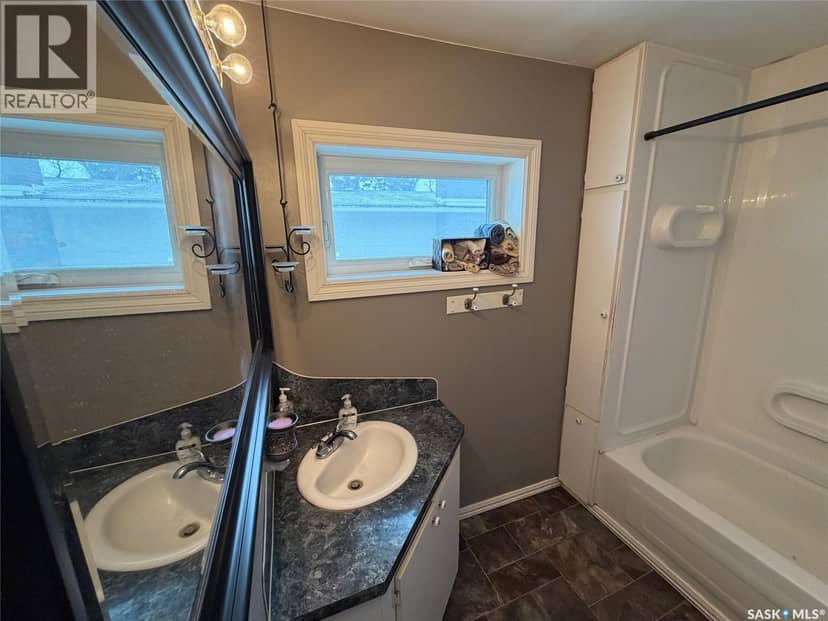 412 Main STREET — photo 16 of 23