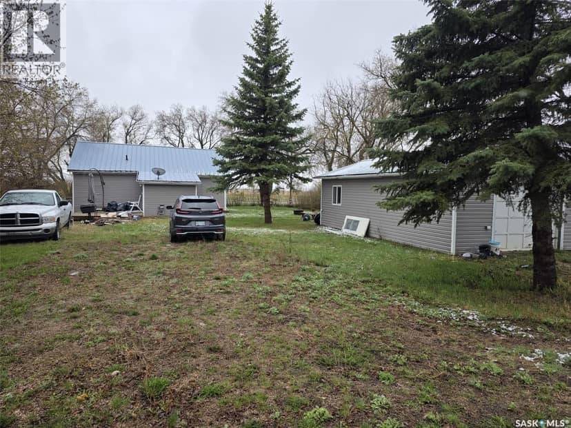 700 Railway AVENUE — photo 1 of 17