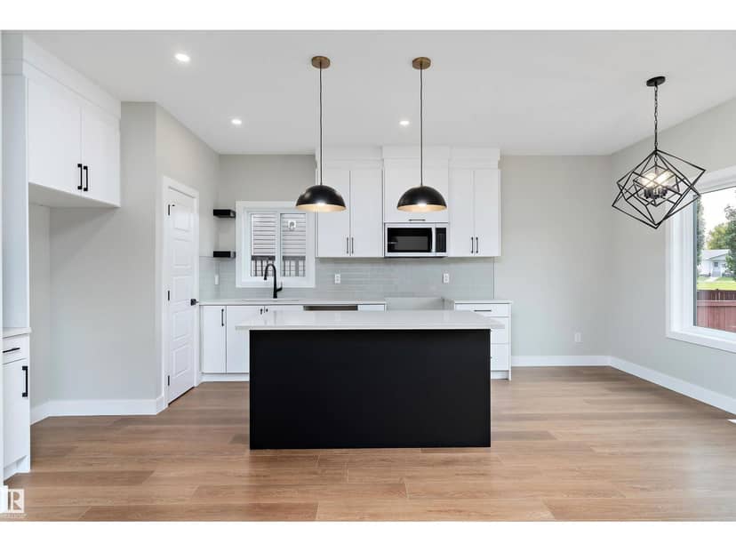 5020 50 ST — photo 11 of 40