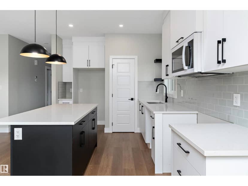 5020 50 ST — photo 15 of 40