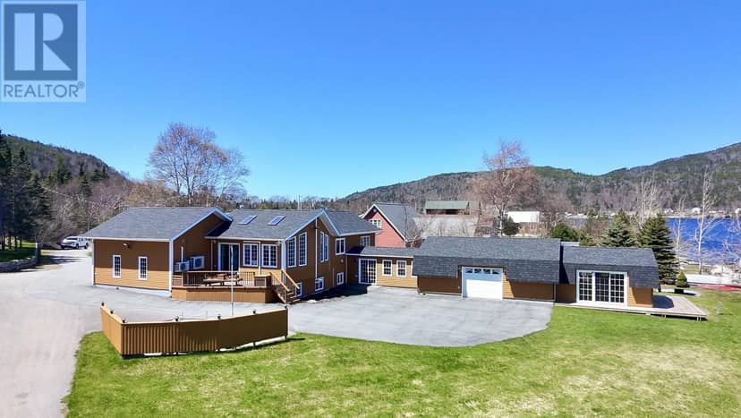 9 Regatta Drive — photo 2 of 40