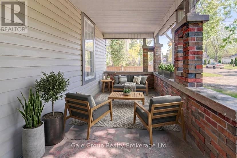 203 Talbot Street S — photo 6 of 40