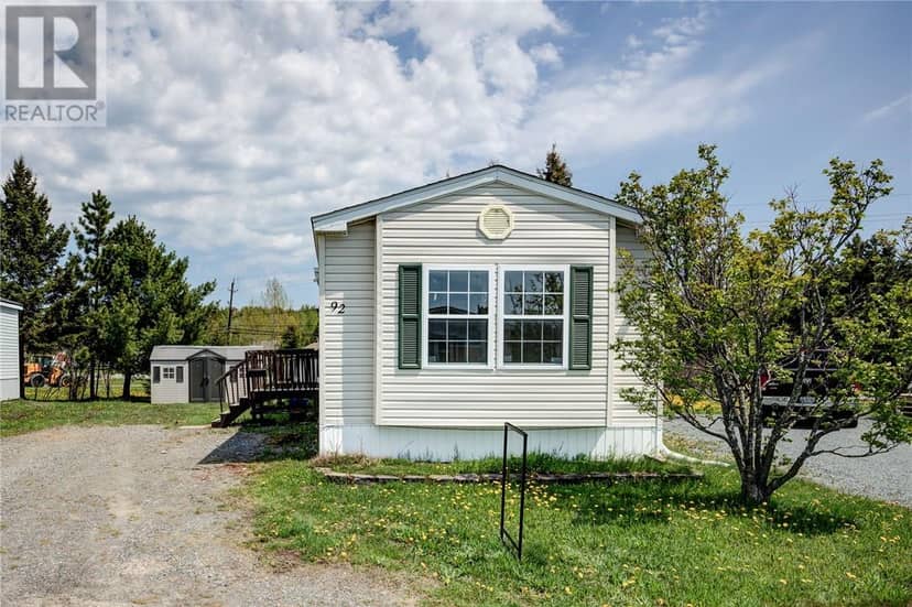 92 Corbin Avenue, Wahnapitae, photo 2