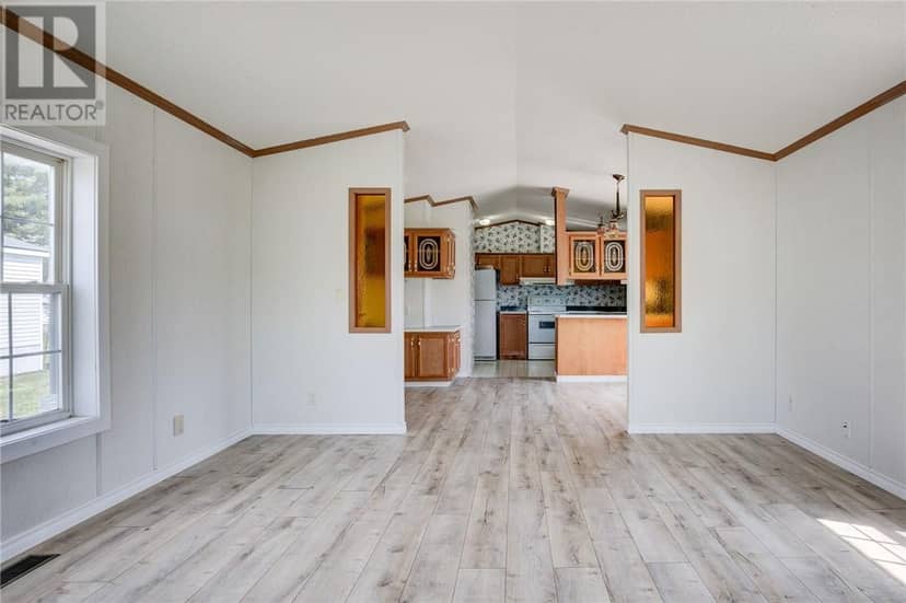 92 Corbin Avenue, Wahnapitae, photo 5